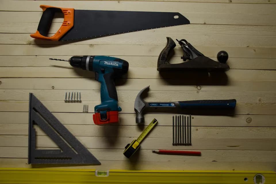 Handyman services in Dubai - professional tools for home repairs