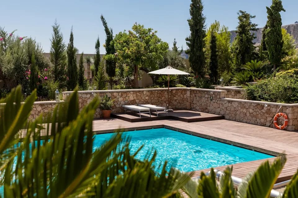 Clean villa swimming pool maintained by Top Fixers in Dubai